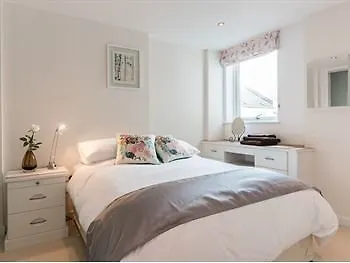 Stylish Downtown Apartment Brighton