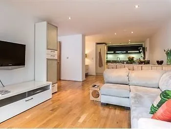 Stylish Downtown Apartment Brighton